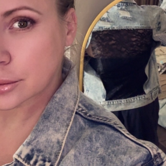 Canton Walker Women's acid washed distressed jean jacket with black lace back L - Picture 17 of 17